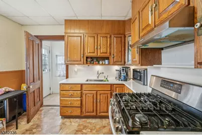 670 Devon St, Kearny, NJ 07032 - Photo 17