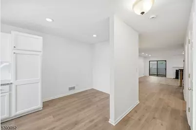 3 Mountain Ridge Rd, Bloomingdale, NJ 07403 - Photo 5