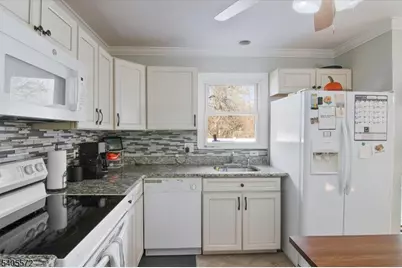 21 Beacon Rd, Hopatcong, NJ 07843 - Photo 5