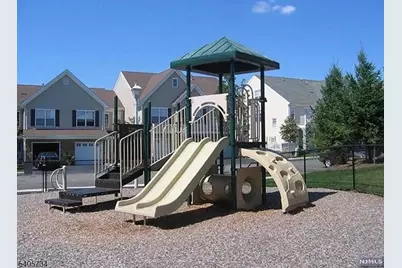 136 Mountainside Dr, Pompton Lakes, NJ 07442 - Photo 29