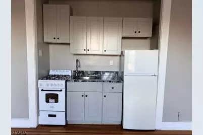 17 Elwood Pl Apt #404, Newark, NJ 07104 - Photo 11