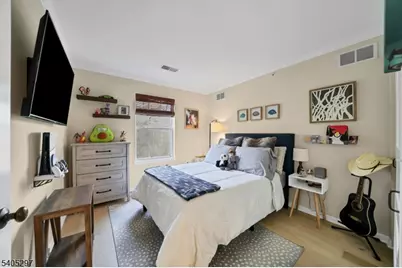 654 Honeybrook Cir, Lopatcong Township, NJ 08886 - Photo 15