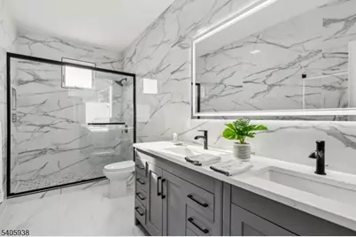 239 Suttons Ln, Edison, NJ 08817 - Photo 23