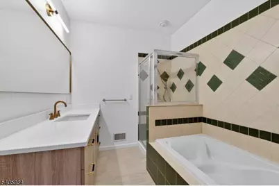 8 Maple Cres Unit 12, Vernon Twp., NJ 07462 - Photo 9