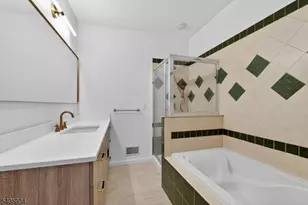 8 Maple Cres Unit 12, Vernon Twp., NJ 07462 - Photo 9