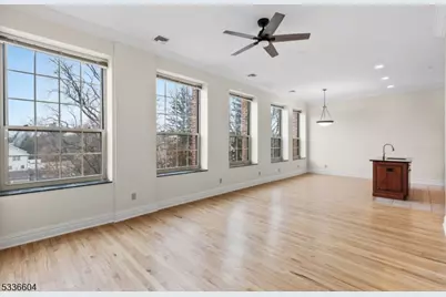 33 Forest Ave #E1, Hawthorne, NJ 07506 - Photo 3