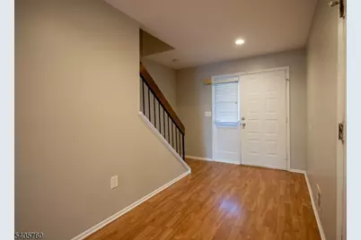 84 Stockton Ct, Parsippany, NJ 07950 - Photo 9