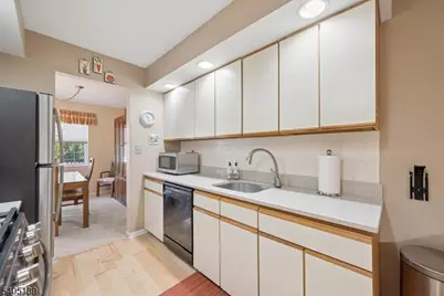 17 Coachlight Dr #17, Chatham Township, NJ 07928 - Photo 5