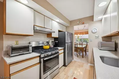 17 Coachlight Dr #17, Chatham Township, NJ 07928 - Photo 3