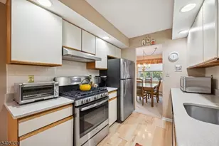 17 Coachlight Dr, Chatham Township, NJ 07928 - Photo 3