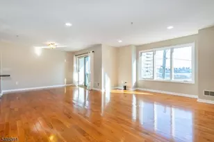 19 Legend Hills Dr, Edgewater, NJ 07020 - Photo 9