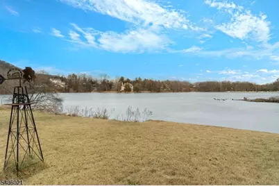 18 Valley Dr W, Vernon, NJ 07418 - Photo 29