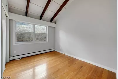 49 Pine Grove Rd, Berkeley Heights Township, NJ 07922 - Photo 9