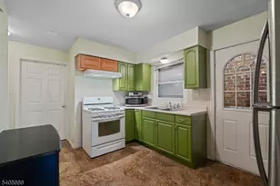1094 Avenue C, Bayonne, NJ 07002 - Photo 9