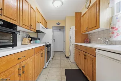 349 Bloomfield Ave #117, Verona Twp., NJ 07044 - Photo 9