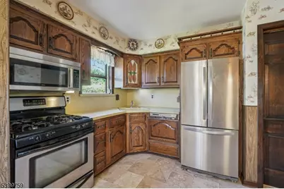 18 Roy Ct, Clifton, NJ 07012 - Photo 13