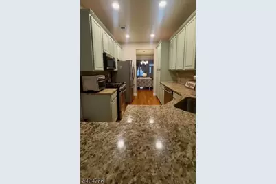 138 Levinberg Ln, Wayne, NJ 07470 - Photo 7