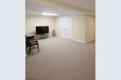 138 Levinberg Ln, Wayne, NJ 07470 - Photo 15