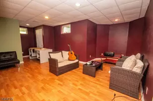 18 Mountain View Ct, Hardyston Township, NJ 07419 - Photo 9