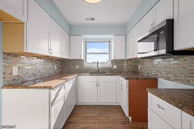 219-221 Clinton Pl, Newark, NJ 07112 - Photo 3