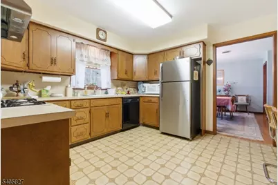 33 Edgemere Ter, Washington Township, NJ 07882 - Photo 11