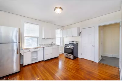 39 Baldwin Pl #2, Bloomfield, NJ 07003 - Photo 3