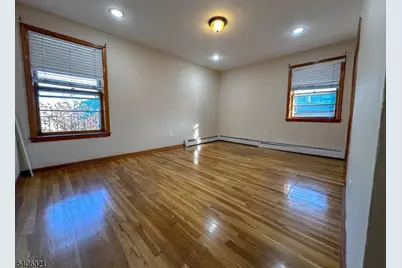 325-327 John St Apt 5 #4, Elizabeth, NJ 07202 - Photo 5