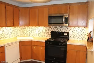 55 Crabapple Ln, Franklin Township, NJ 08823 - Photo 5