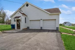 30 Claridge Ln, Raritan Township, NJ 08822 - Photo 3