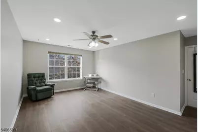 61 Waugh Ct, Bridgewater, NJ 08807 - Photo 9