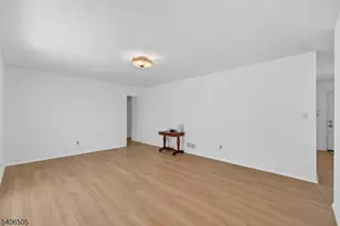 7 Madeleine Pl, Parsippany, NJ 07054 - Photo 9