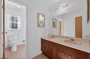 7 Madeleine Pl, Parsippany, NJ 07054 - Photo 19