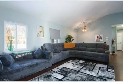 31 Green Dr, East Hanover Township, NJ 07936 - Photo 11