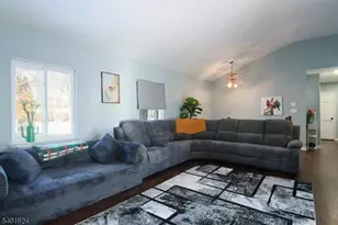 31 Green Dr, East Hanover Township, NJ 07936 - Photo 11