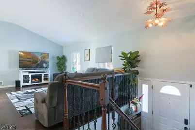 31 Green Dr, East Hanover Township, NJ 07936 - Photo 9