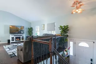 31 Green Dr, East Hanover Township, NJ 07936 - Photo 9