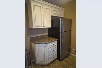 602 Village Commons, Raritan Township, NJ 08822 - Photo 3