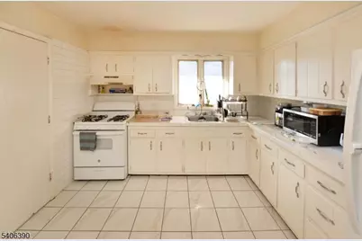 100 Eastern Way, Rutherford, NJ 07070 - Photo 5