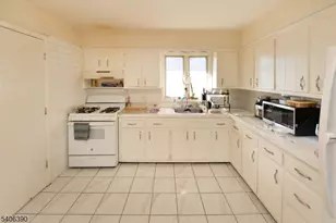 100 Eastern Wy, Rutherford, NJ 07070 - Photo 5