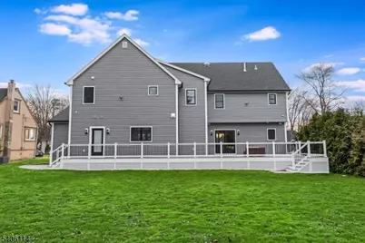 11 Laurel Pl, Fairfield, NJ 07004 - Photo 7