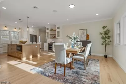 11 Laurel Pl, Fairfield, NJ 07004 - Photo 17