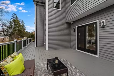 11 Laurel Pl, Fairfield, NJ 07004 - Photo 11