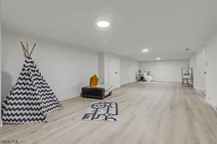 11 Laurel Pl, Fairfield, NJ 07004 - Photo 39