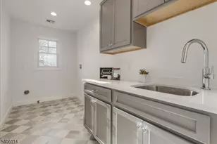 11 Laurel Pl, Fairfield, NJ 07004 - Photo 35