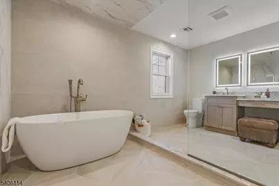 11 Laurel Pl, Fairfield, NJ 07004 - Photo 33