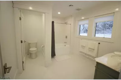 315 Freemans Ln, Franklin Lakes, NJ 07417 - Photo 7