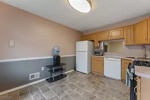 403 Red Crest Ln, Branchburg Township, NJ 08876 - Photo 5