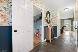 17 Frelinghuysen St, Belvidere, NJ 07823 - Photo 5