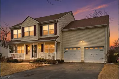 17 Frelinghuysen St, Belvidere, NJ 07823 - Photo 1