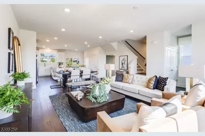 42 Gladstone Ct, Hanover Township, NJ 07981 - Photo 9